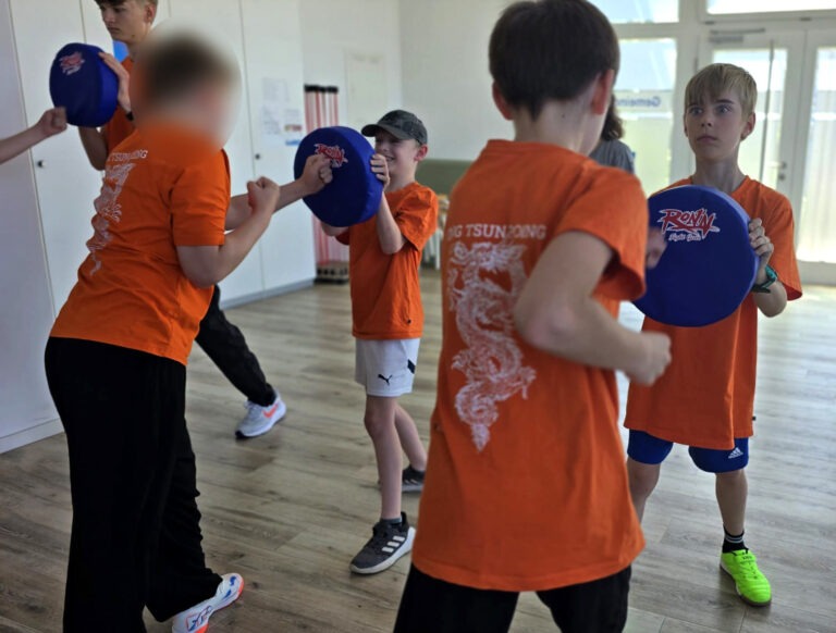 bearbeitet_gruppe_punch_f2c637af-1673-4ad0-99c7-1784d1625c5b
